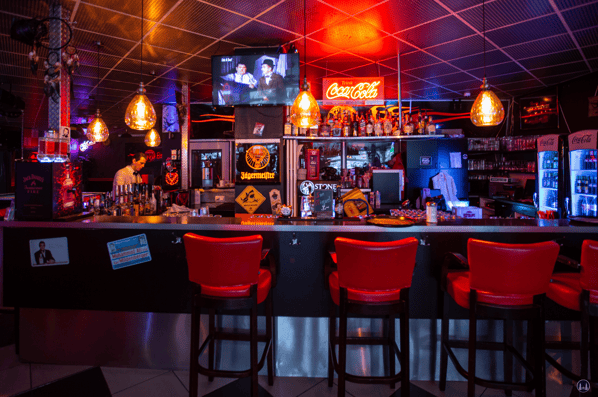 Das Flame-Diner in Berlin-Marienfelde. Humphrey Bogart an der Bar.