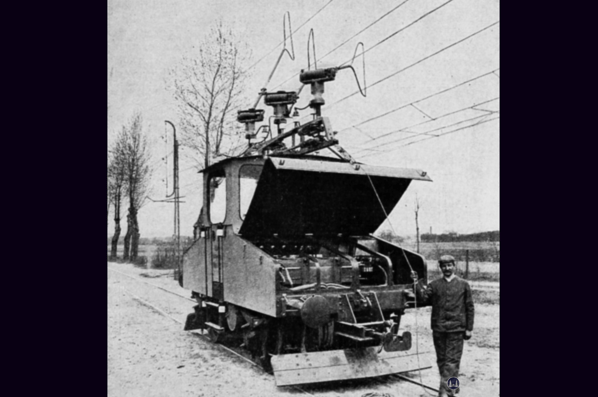 Die Königliche Militär-Eisenbahn. Blick in den Motorraum der Versuchslok auf der Strecke Lichterfelde - Zehlendorf.
