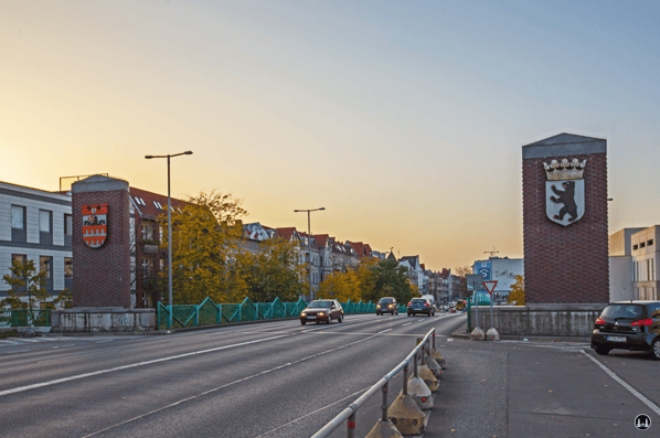 Brückenrampe der Joachim-Tiburtius-Brücke.