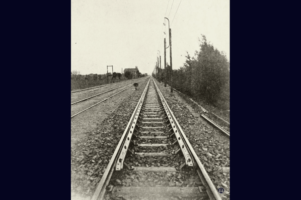 Verstärktes Gleis der Militäreisenbahn in Lichtenrade.