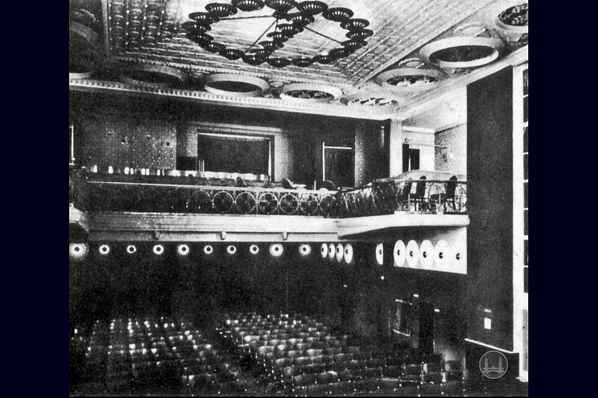 Bruno Taut Haus Berlin-Kreuzberg. Kino Eden-Palast am Kottbusser Damm 2-3. Rang und Parkett.