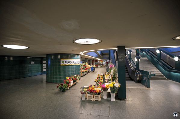 Blumenladen im Verteilergeschoss.