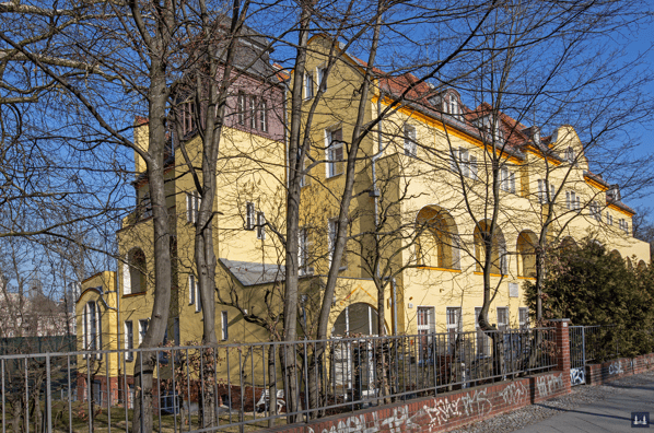 Die Kuranstalt Berolinum an der Lankwitzer Leonorenstraße. Treppenturm des Kurhauses.