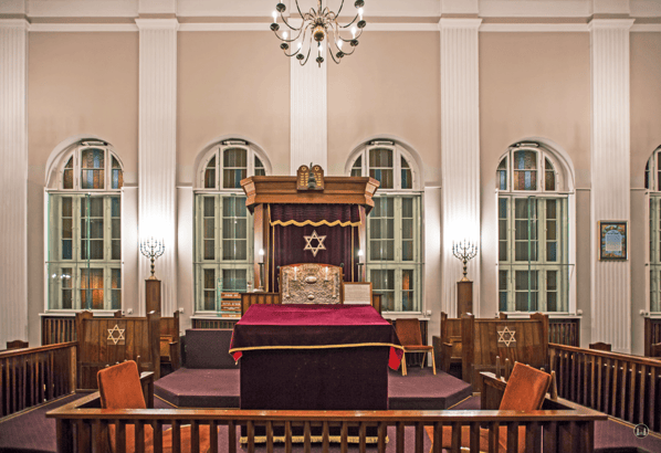 Blick auf die Birma und die Fensterfront.