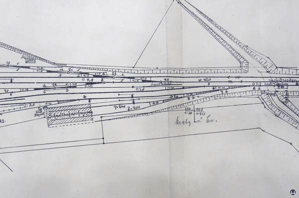 Gleisplan des Militärbahnhofs in Marienfelde von 1901. Der Plan zeigt den Schuppen für die Triebwagen der Schnellfahrversuche und den Güterschuppen für Sämereien der Fa. Metz & Co.