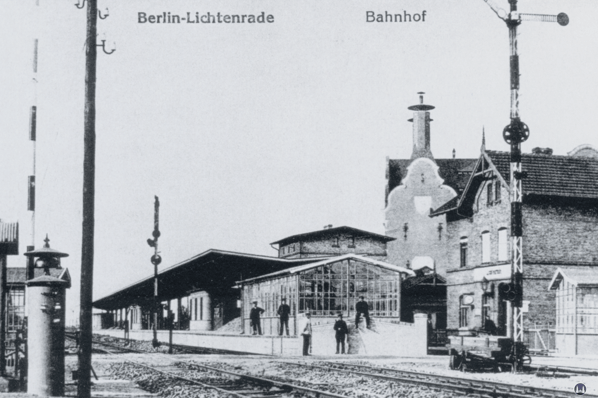 Der Bahnhof Lichtenrade 1910. Links das gleis der Militäreisenbahn.