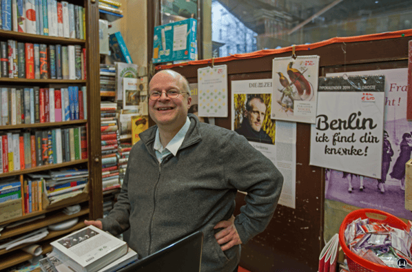 Ludwig Wilde Buchhandlung. Kreuzberg, Körtestraße.  Der Inhaber Herr Harald Kirchner.