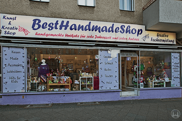 Der BestHandmadeShop am Tempelhofer Damm. Schaufensterfront.