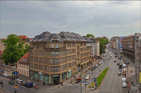 Bruno Taut Haus Berlin-Kreuzberg. Rollkrug-Haus am Hermannplatz. Errichtet von Arthur Vogdt.