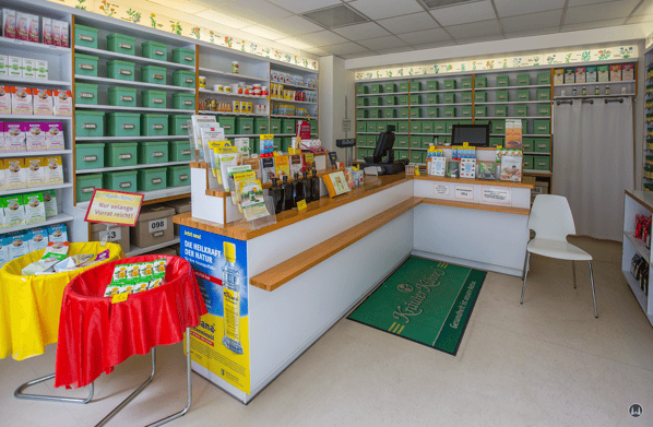 Kräuter - Kühne Berlin Kottbusser Damm Blick in den hellgrün akzentuierten Innenraum