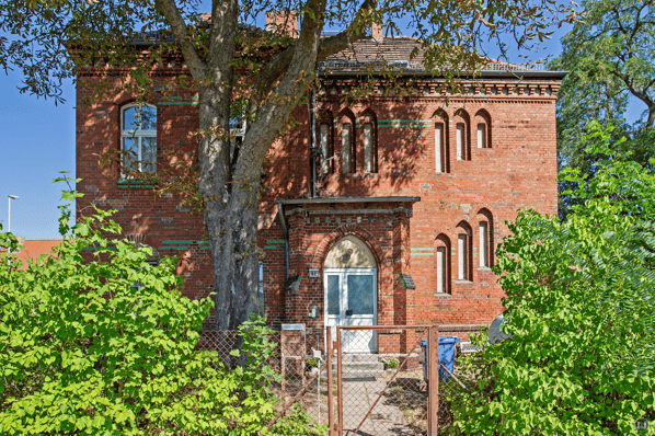 Die Königliche Militär-Eisenbahn. Bahnhof Mahlow, Straßenseite. 