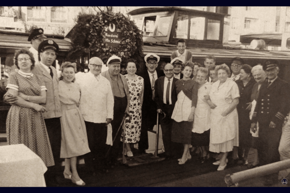 Jubiläumsfoto der Reederei Schmidt.