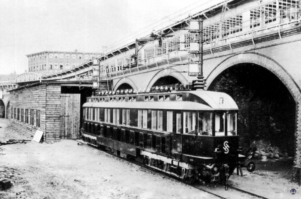 Versuchstriebwagen "S" von Siemens & Halske am Gleisdreieck. 