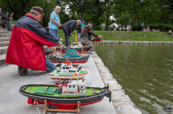 Ehemaliges Restaurant Wilhelm Freiberg Berlin - Mariendorf. Aktive der "Schiffsmodellbaufreunde Mariendorf".