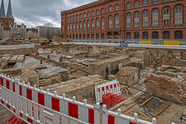 Eigene Aufnahme der Ausgrabungsstätte der "Elektrizitätsstation Spandauer Straße" vom März 2020.