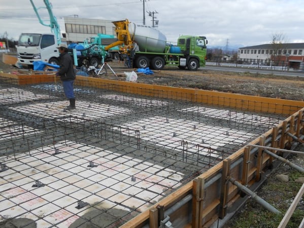 薪ストーブショールーム　安曇野市　建築家　建築設計事務所　店舗設計　現場監理　コンクリート打設