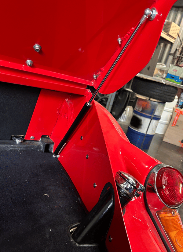 New wing fixing screws - Addition of cylinders