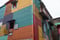 La Boca ... lange nicht das ganze Quartier ist aus diesen farbigen Wellblechhäusern gebaut.