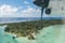 Anflug auf den Flughafen Bora Bora ganz aussen auf einem Motu, einer Atoll-Insel.