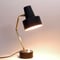 Bordslampa design Pierre Guariche för Disderot, 1960-tal. Mässing och lackerad metall. H.35cm.