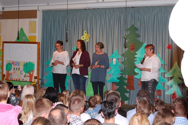 Die drei Klassenlehrerinnen und Frau Hanschen