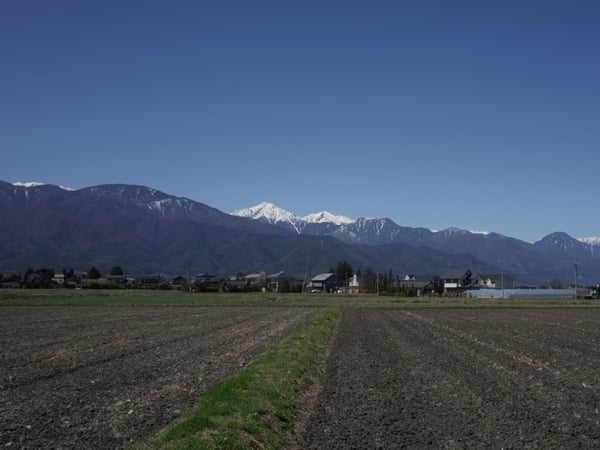 快晴の安曇野　建築家の畑　長野県松本市　安曇野市