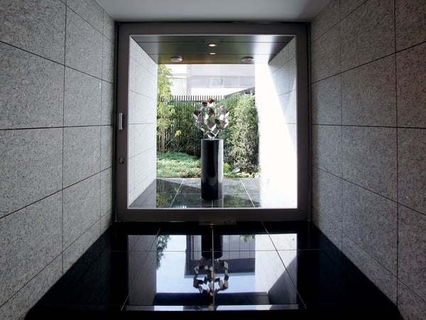 Metamorphosis - inside out (No.M-60)　　stainless steel (SUS304) ／ H.55x45x55cm ／ 2016