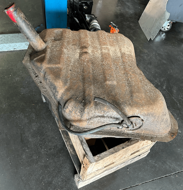 Réservoir Ford Cortina avant rénovation de la Spartan