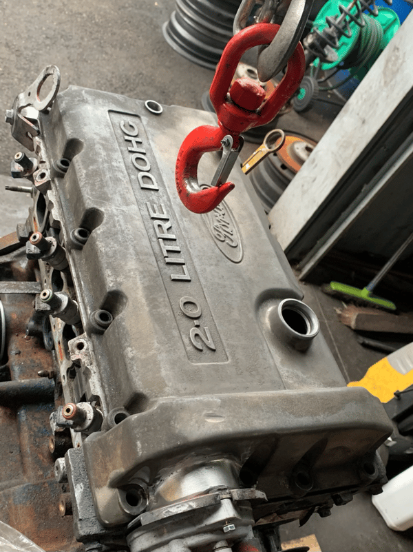 Cache culbuteurs transformé pour Ford Sierra avant polissage