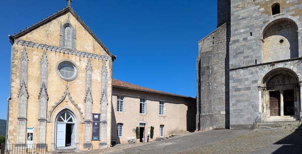 Accueil et librairie des Olivétains, comité départemental du tourisme de Haute-Garonne à Saint-Bertrand-de-Comminges