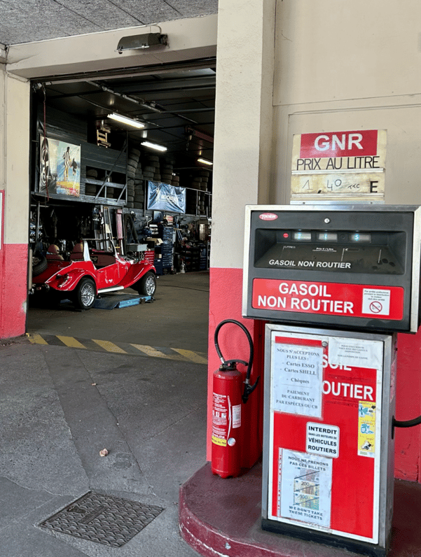 Arrival of the Spartan at Garage DELAIR in Saint Flour for a diagnosis