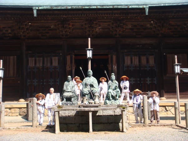 上醍醐寺で聖宝理源大師像と役行者