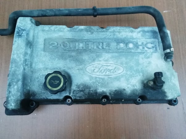 Cache culbuteurs de Ford Galaxy 2.0i DOHC avant transformation pour moteur Ford Sierra 2.0i DOHC