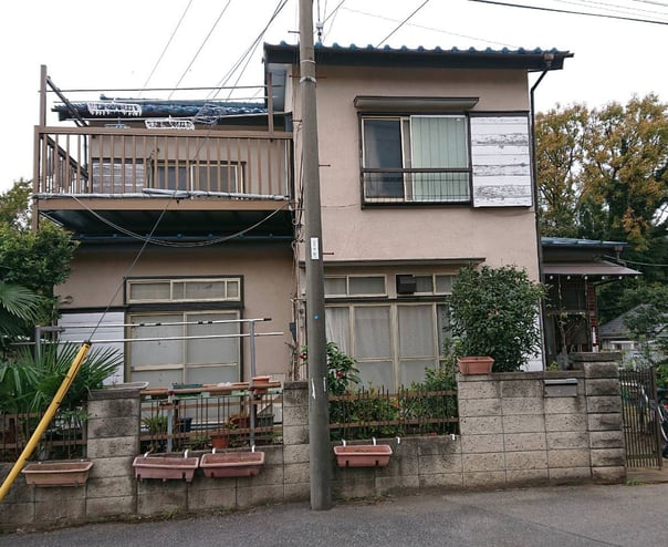 鎌ケ谷市東道野辺の外壁補修塗装と屋根修正の漆喰工事　完成前