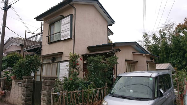 鎌ケ谷市東道野辺の外壁補修塗装と屋根修正の漆喰工事　完成前