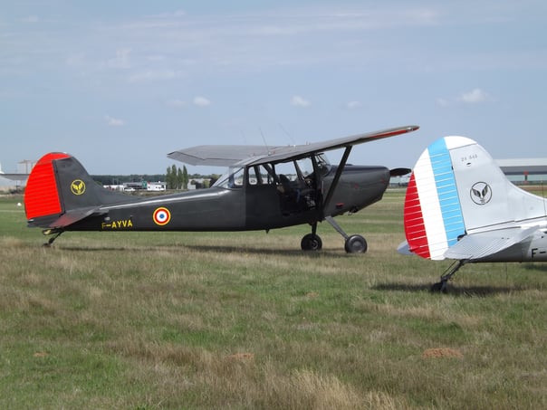 Die Maschine hat die Farbgebung der Pilotenschule der französchen Heeresfliegertruppe (ALAT) in Dax von 1980.