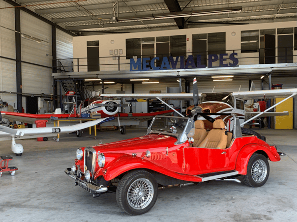 Spartan dans le hangar des avions