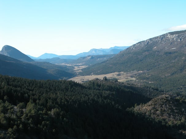 Vallée de la LANE vu du Castellaras - Thorenc à droite, Valderoure au fond