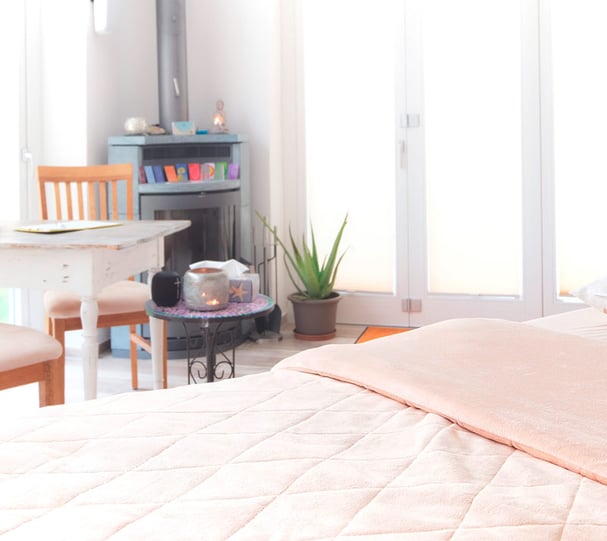 Wirbelsäuelen-Balance-Technik kombiniert  mit ätherischen Ölen- Praxis Härzliecht in Uttigen bei Thun