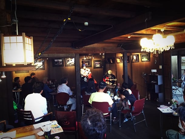 いつもと雰囲気が違う北洋の館です