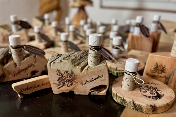 genussstube zirbenoel schweiz bio flascherl arvenoel geschenk zirbenkissen