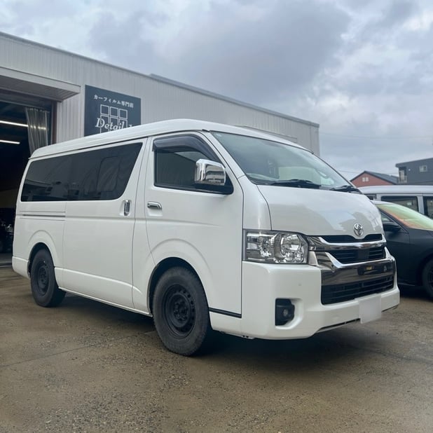 トヨタ　ハイエース　カーフィルム施工　シルフィード　フルメタルフィルム　施工例