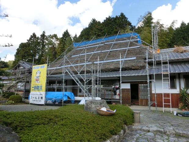 築１６０年の茅葺き家屋 (Before、工事中）