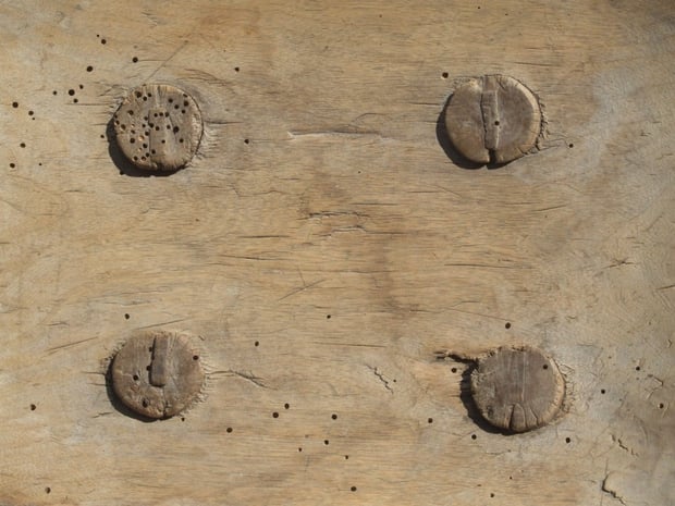 fragment drewnianego stołka fot. Anna Gieracka