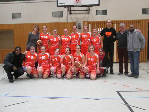 SG-Damen01_2014-2015_07_uebergabe