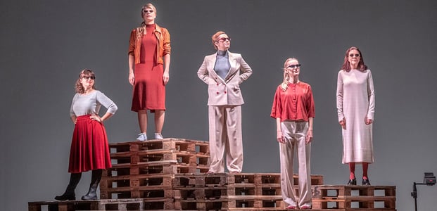 Szenenfoto Landestheater Tirol 2019, Ronja Forcher, Antje Weiser, Sara Nunius, Marion Fuhs, Janine Wegener (c) Rupert Larl