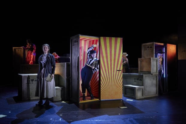 Szenenfoto Landestheater Linz 2024, Gunda Schanderer, Cecilia Pérez u. Enemble (c) Herwig Prammer