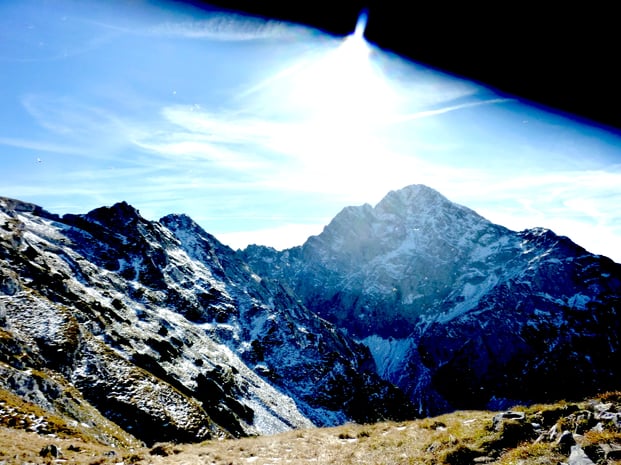 Unterwegs zwischen Stadt und Land, Blick aus dem Zug Innsbruck-Wien.