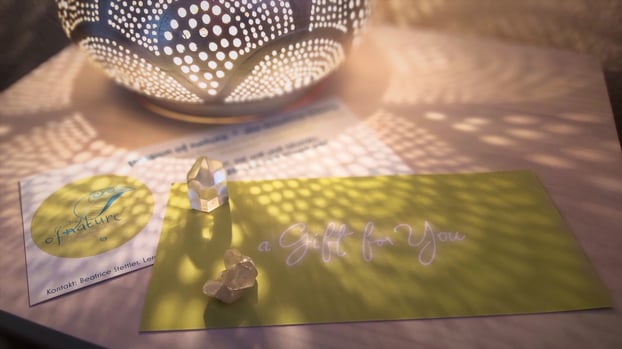 Geschenkgutschein Wohlfühloase, die kreative Praxis, Body Detox Elektrolysefussbad, Handanalyse, Mandalabilder auf Leinwand, Auraspray, www.passion-of-nature.ch