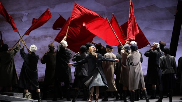 Szenenfoto Theater i.d. Josefstadt 2024, Katharina Klar mit Ensemble (c) Moritz Schell